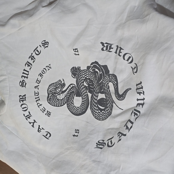 Swifty Holiday Bundle (bag, tee & sweatshirt) STEAL - Picture 7 of 8